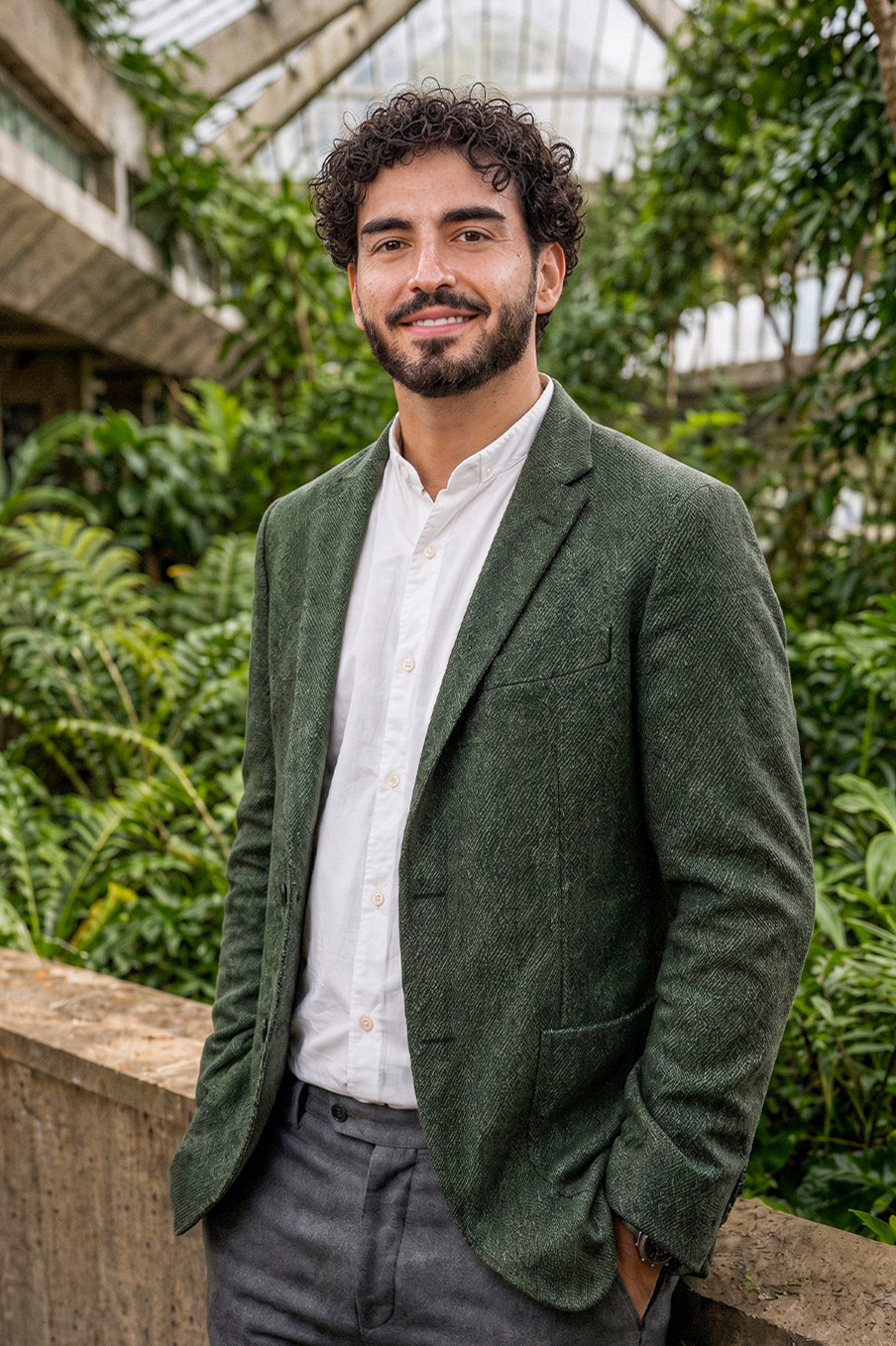 Stefano Bocci, architetto e fondatore di BIOMA, con giacca verde